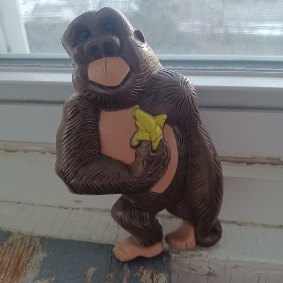 Vintage 70s Burwood happy plastic banana gorilla monkey kitsch decor wall art - Picture 7 of 9